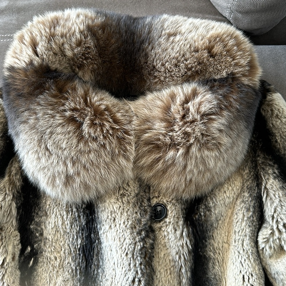 Fur coat - Picture 2 of 14